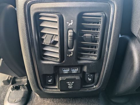 Used 2017 Jeep Grand Cherokee Limited w/ Luxury Group II image 24