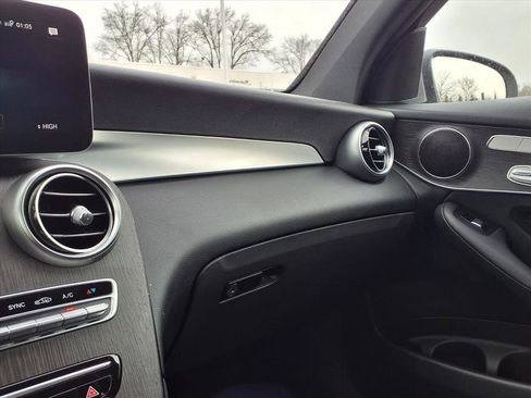 Used 2021 Mercedes-Benz GLC 300 4MATIC image 20