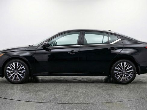 Used 2025 Nissan Altima 2.5 SV FWD image 5