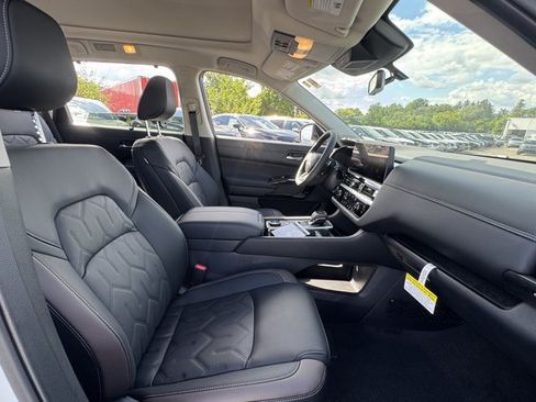 New 2026 Nissan Pathfinder Platinum AWD/4WD image 7