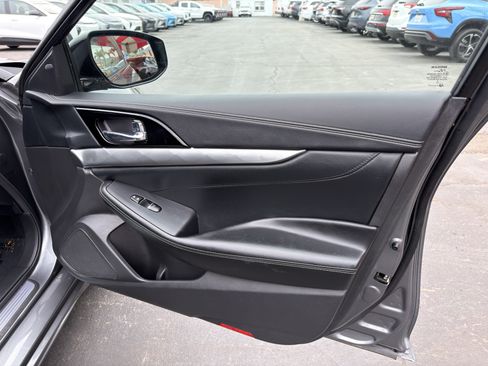 Used 2023 Nissan Maxima SV w/ Floor Mat Group FWD image 11