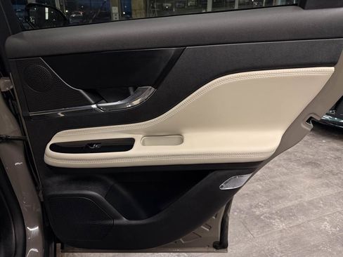 Used 2025 Lincoln Corsair AWD w/ Equipment Group 101A image 25