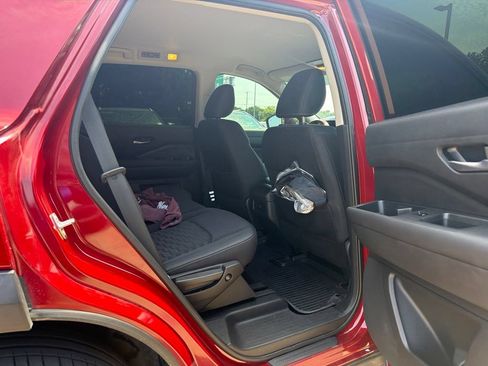 Used 2022 Nissan Pathfinder SV w/ SV Black Package FWD image 8