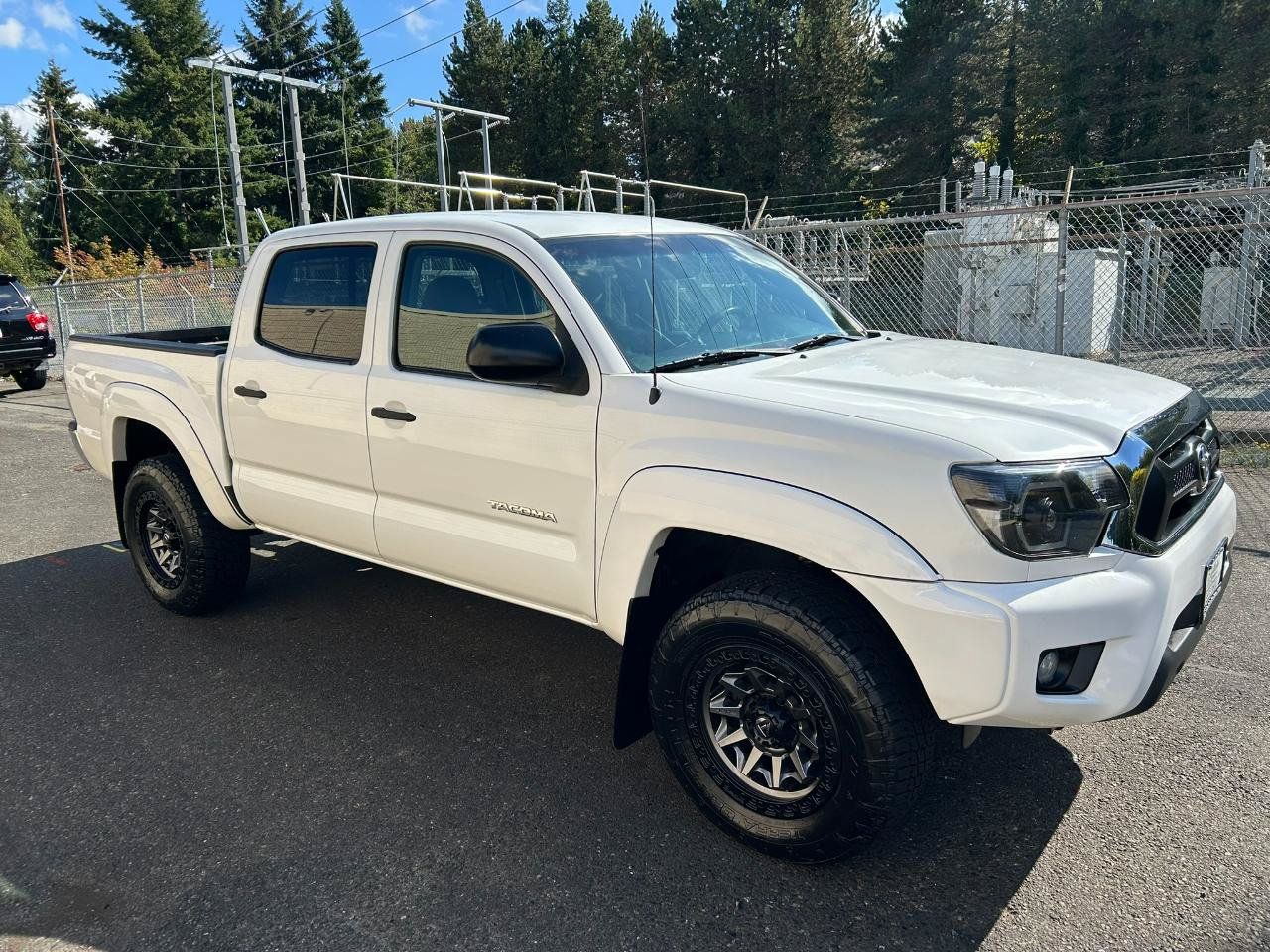 Used 2012 Toyota Tacoma 4x4 Double Cab w/ SR5 Pkg image 3