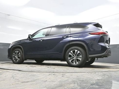 Used 2022 Toyota Highlander XLE image 37