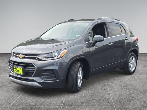 Used 2018 Chevrolet Trax LT w/ LT Convenience Package FWD image 4