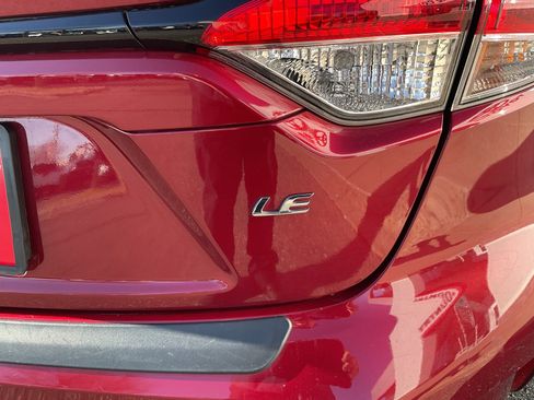 Used 2022 Toyota Corolla LE w/ Carpet Mat Package (TMS) FWD image 10