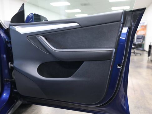 Used 2023 Tesla Model Y Long Range AWD/4WD image 36