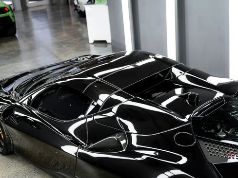 Used 2023 Ferrari SF90 Spider image 59