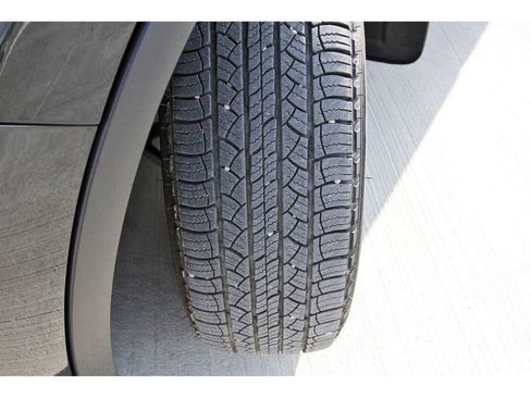 Used 2023 Nissan Murano SV image 31