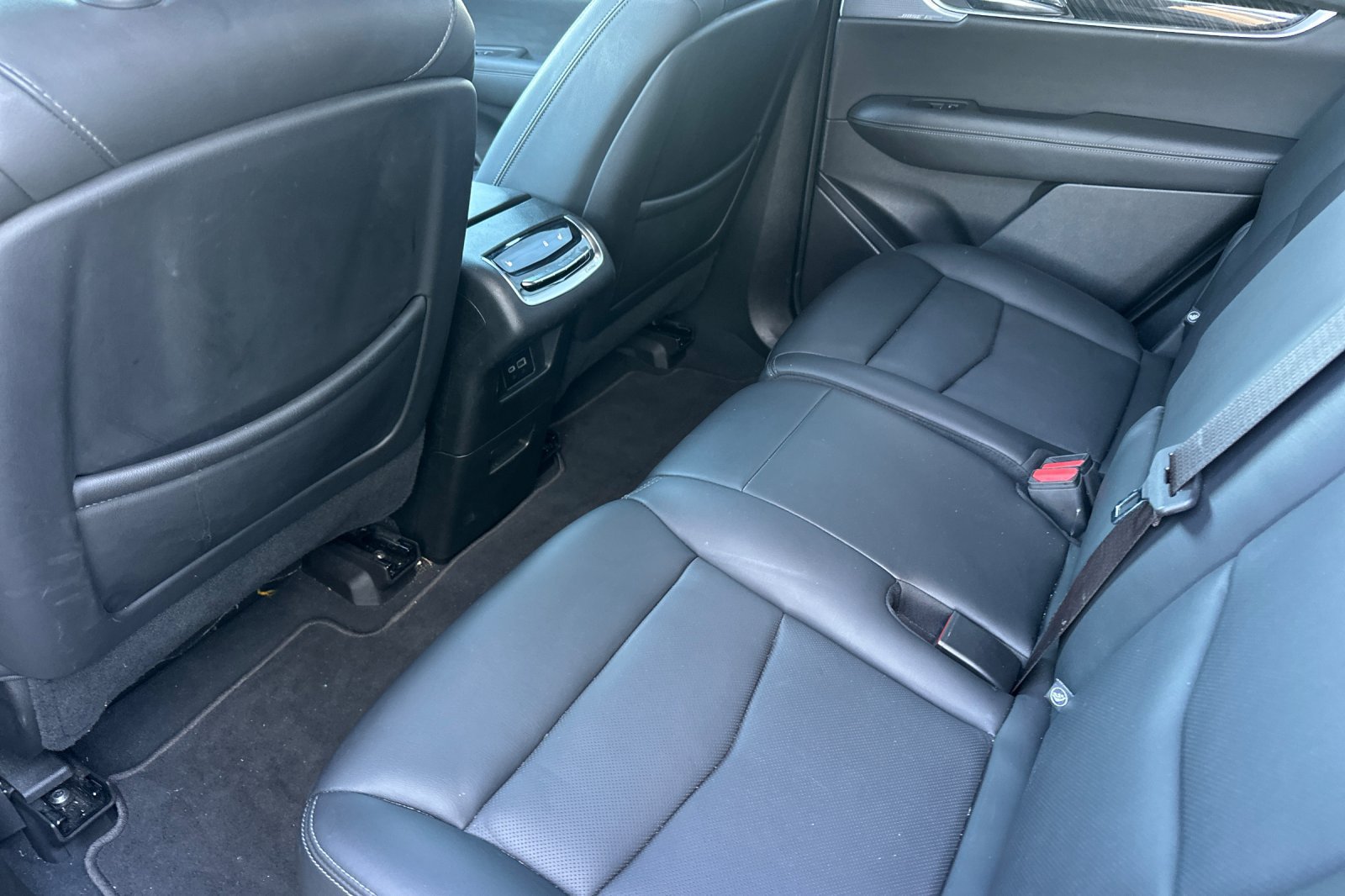 Certified 2024 Cadillac XT6 Premium Luxury w/ Technology Package FWD image 14