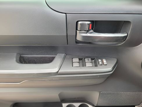 Used 2018 Toyota Tundra SR5 image 15