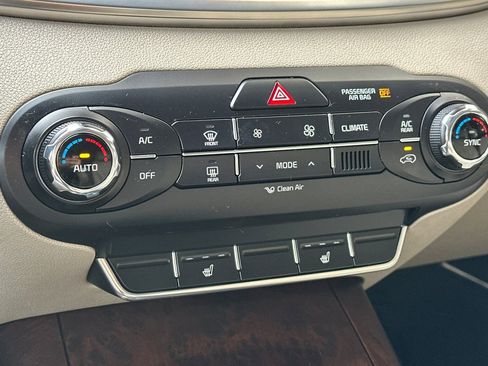 Used 2017 Kia Sorento EX w/ EX V6 Premium Package image 28