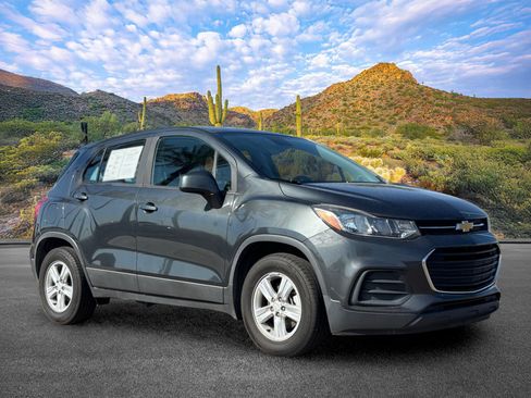 Used 2019 Chevrolet Trax LS FWD image 2