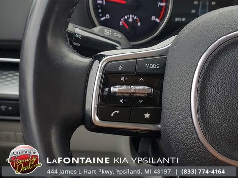 Certified 2023 Kia Carnival LX image 17