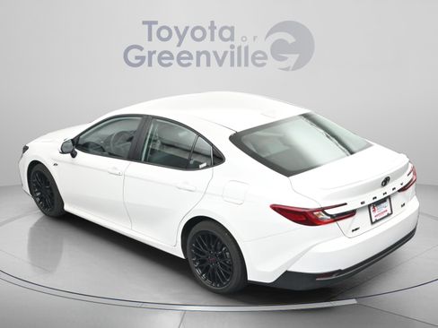 Used 2025 Toyota Camry LE w/ Convenience Package FWD image 8