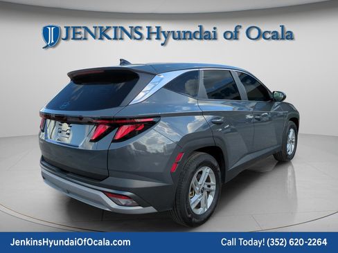 Certified 2025 Hyundai Tucson SE image 3