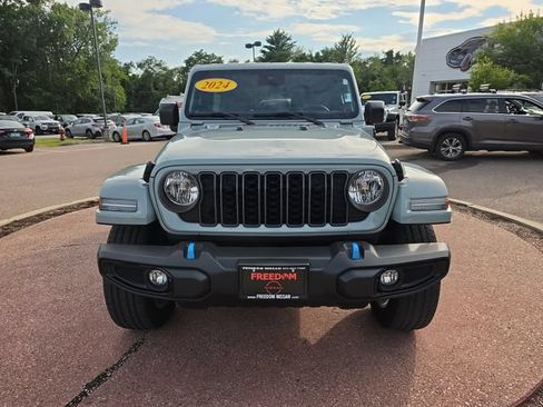 Used 2024 Jeep Wrangler Unlimited w/ Convenience Group AWD/4WD image 8