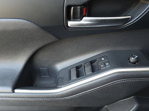 Used 2020 Toyota Highlander XLE image 12