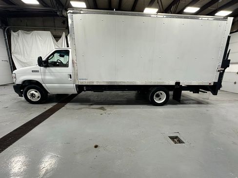 Used 2024 Ford E-350 and Econoline 350 Super Duty image 4