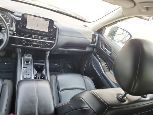 Used 2025 Nissan Pathfinder SL AWD/4WD image 16