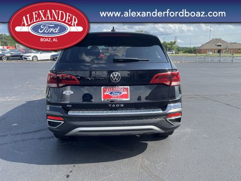 Used 2024 Volkswagen Taos SE image 6