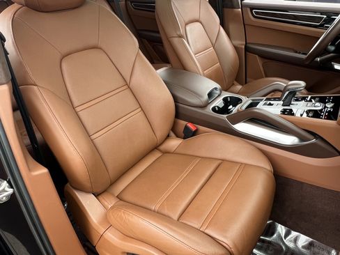 Used 2023 Porsche Cayenne Turbo w/ Premium Package Plus (PI3) image 17