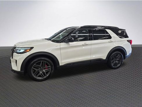 Used 2025 Ford Explorer ST-Line w/ Premium Package AWD/4WD image 2