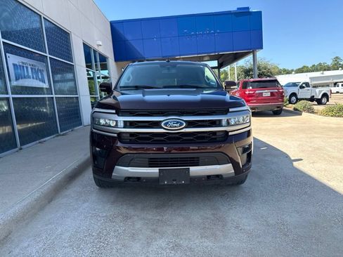 Used 2024 Ford Expedition Max XLT AWD/4WD image 3