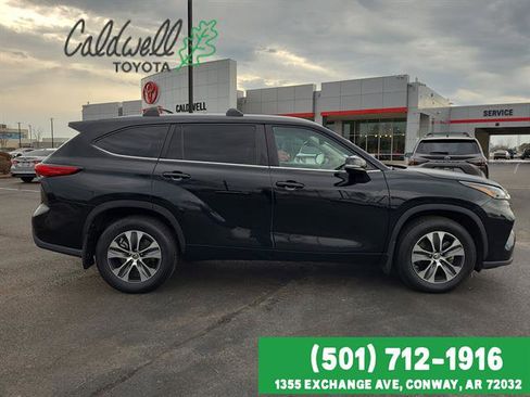 Used 2023 Toyota Highlander XLE image 4