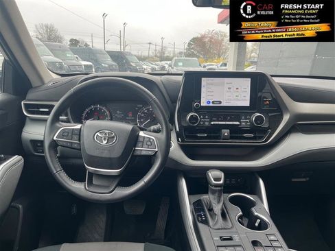 Used 2023 Toyota Highlander LE image 29