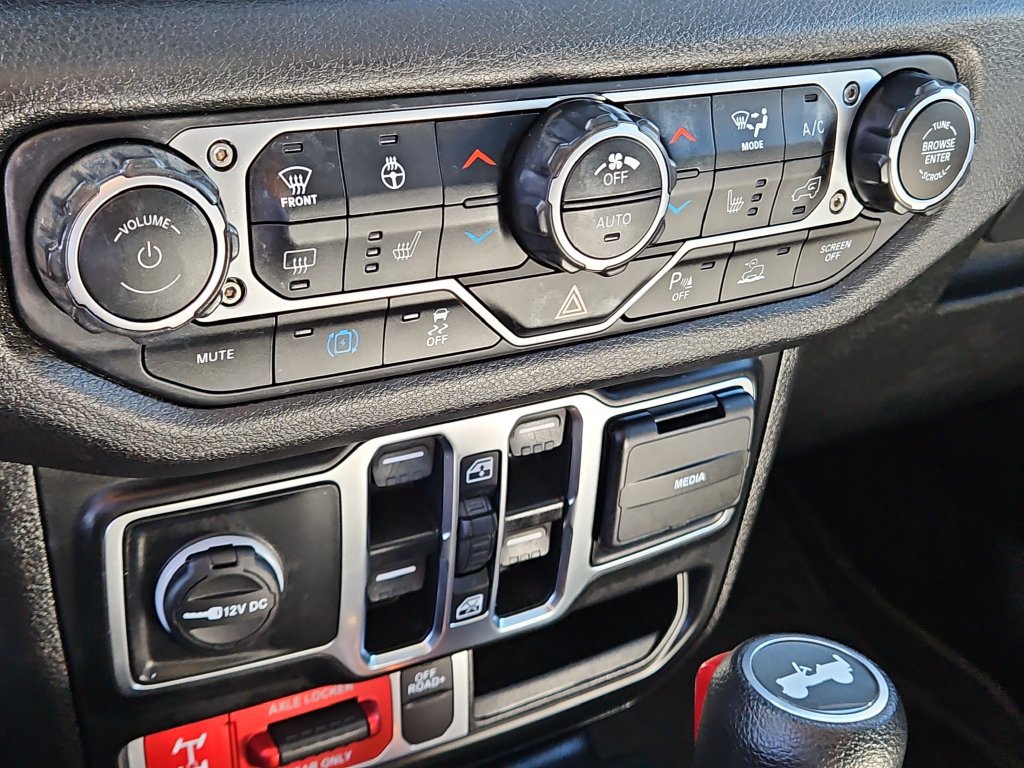 Used 2024 Jeep Wrangler Unlimited AWD/4WD image 29