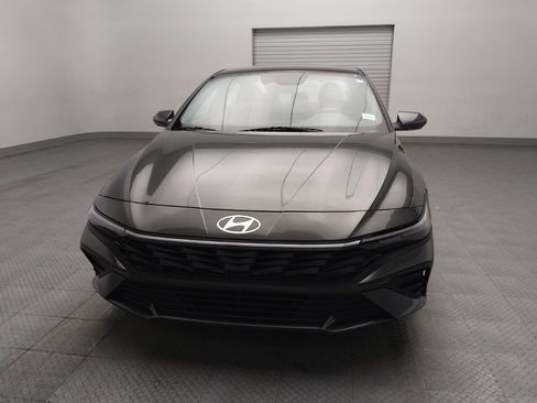 Used 2025 Hyundai Elantra SE FWD image 15