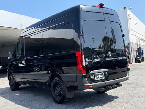 Used 2024 Mercedes-Benz Sprinter 2500 image 8