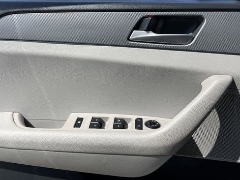 Used 2019 Hyundai Sonata SE w/ Winter Weather Package image 22