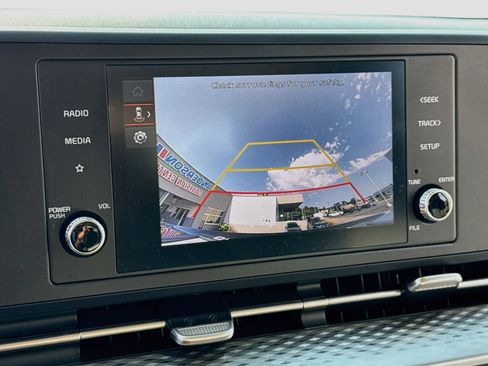 Used 2024 Kia Carnival LX FWD image 17