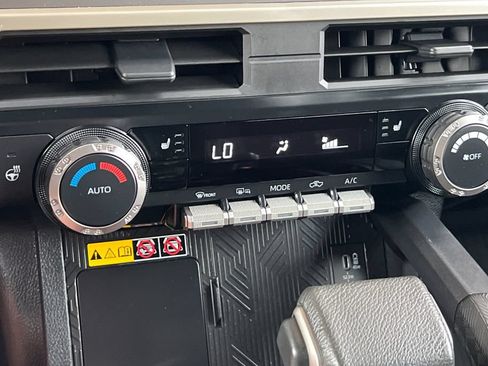 Used 2024 Toyota Tacoma SR5 AWD/4WD image 23