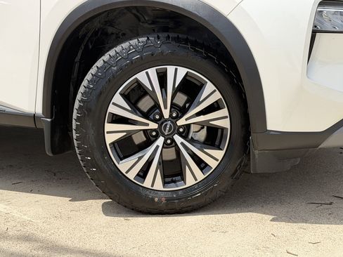 Used 2023 Nissan Rogue SV FWD image 3