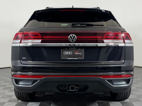 Used 2024 Volkswagen Atlas Cross Sport SE w/ Panoramic Sunroof Package FWD image 10