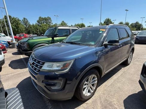 Used 2016 Ford Explorer XLT w/ Equipment Group 202A FWD image 13