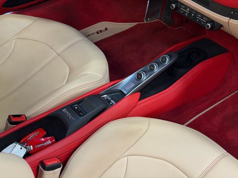 Used 2021 Ferrari F8 Tributo RWD image 26