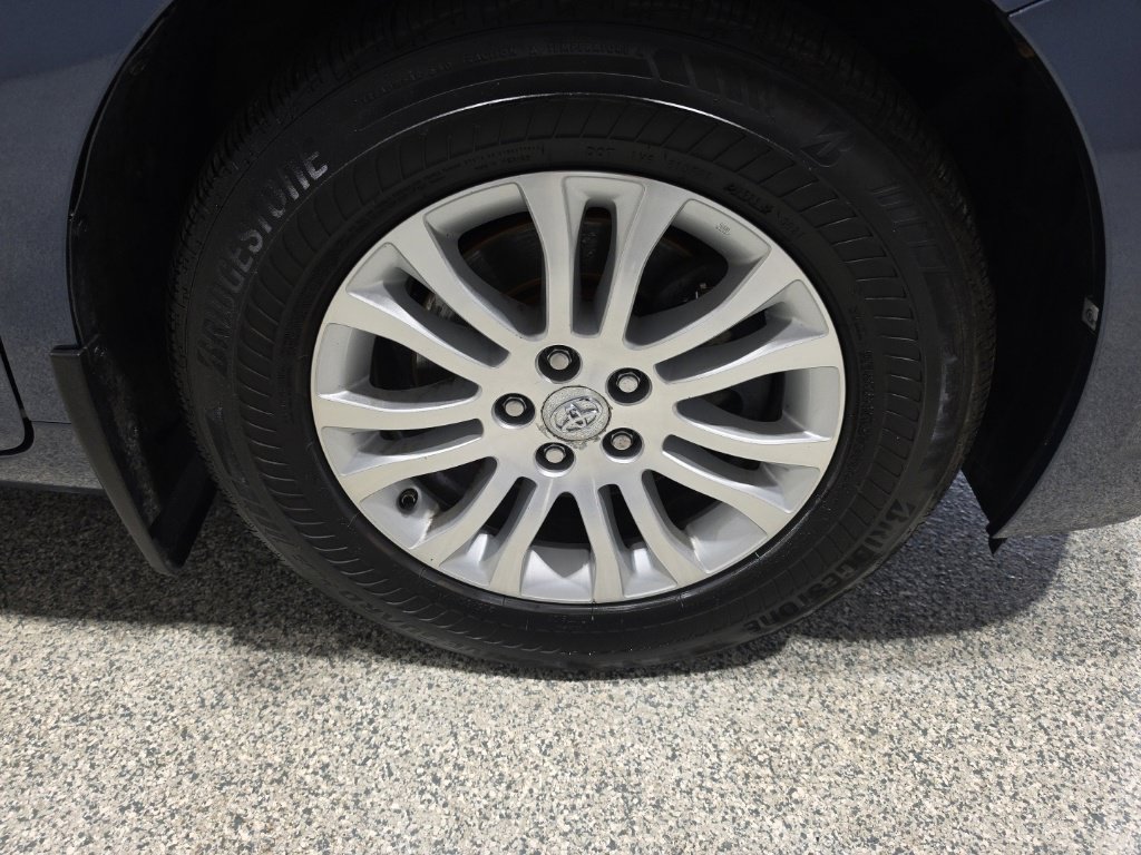 Used 2017 Toyota Sienna XLE FWD image 18