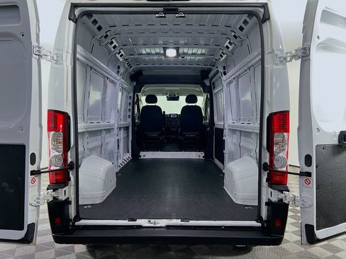 Used 2025 RAM ProMaster 2500 w/ Convenience Group FWD image 22