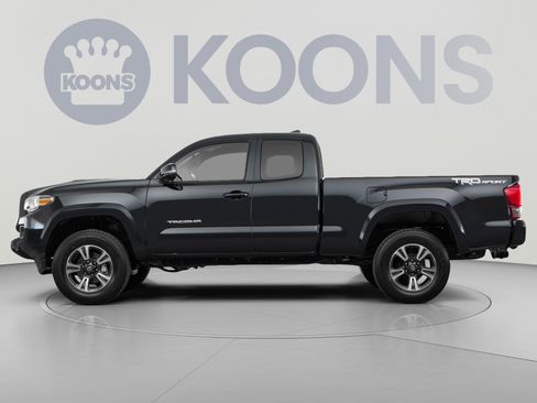 Used 2016 Toyota Tacoma TRD Sport w/ Towing Package AWD/4WD image 2