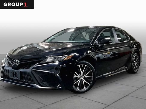 Used 2024 Toyota Camry SE w/ Cold Weather Package AWD/4WD image 1