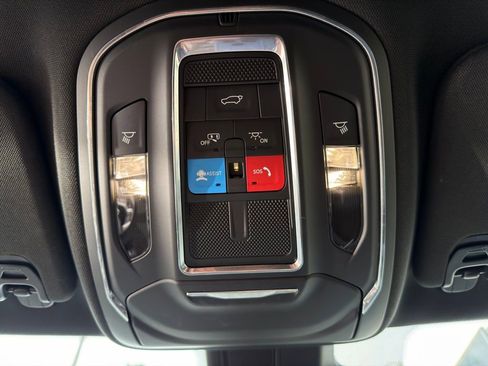 Used 2023 Jeep Wagoneer Series III w/ Flexible Seating Group image 31