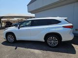 Used 2022 Toyota Highlander Platinum image 2