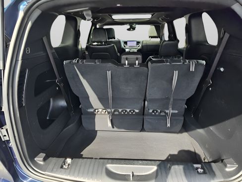 Used 2025 Chrysler Pacifica Limited FWD image 28