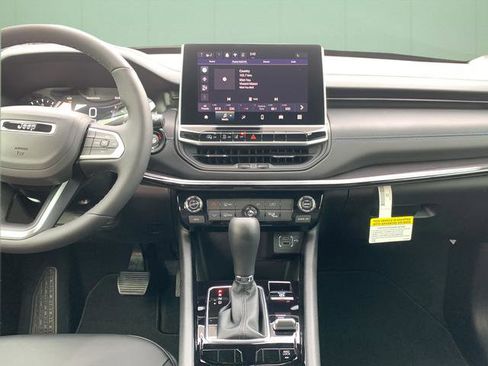 New 2026 Jeep Compass Latitude image 24