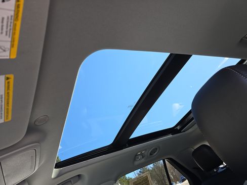 Used 2022 Ford Explorer XLT w/ Equipment Group 202A image 32